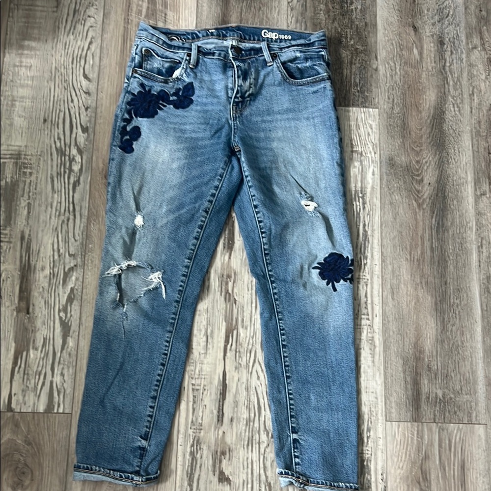 The cutest Gap 1969 embroidered jeans